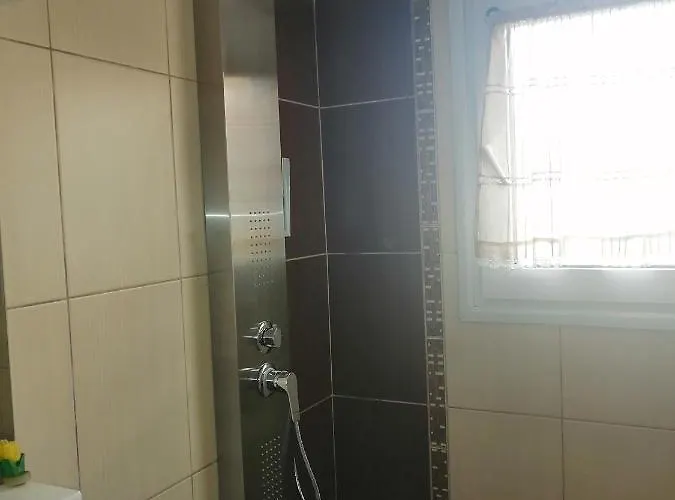 Helen's House * يميناريا