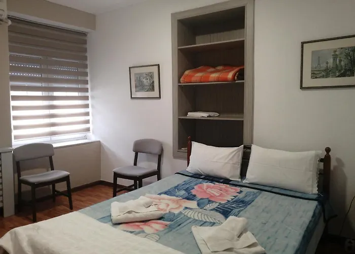 Helen's House يميناريا