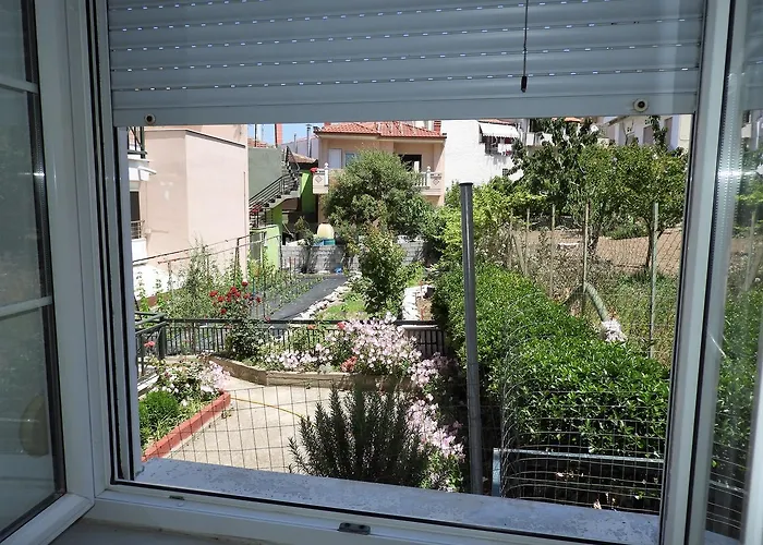 Helen's House يميناريا