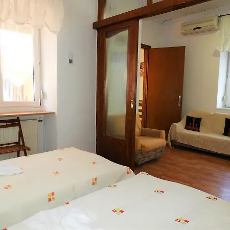 Апартаменты Helen's House *